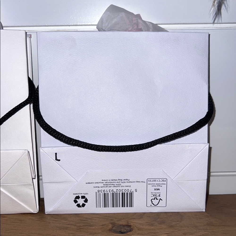 Pandora Elegant White Gift Bags With Pink Interior and Pandora Tissue Paper. - Picture 8 of 16
